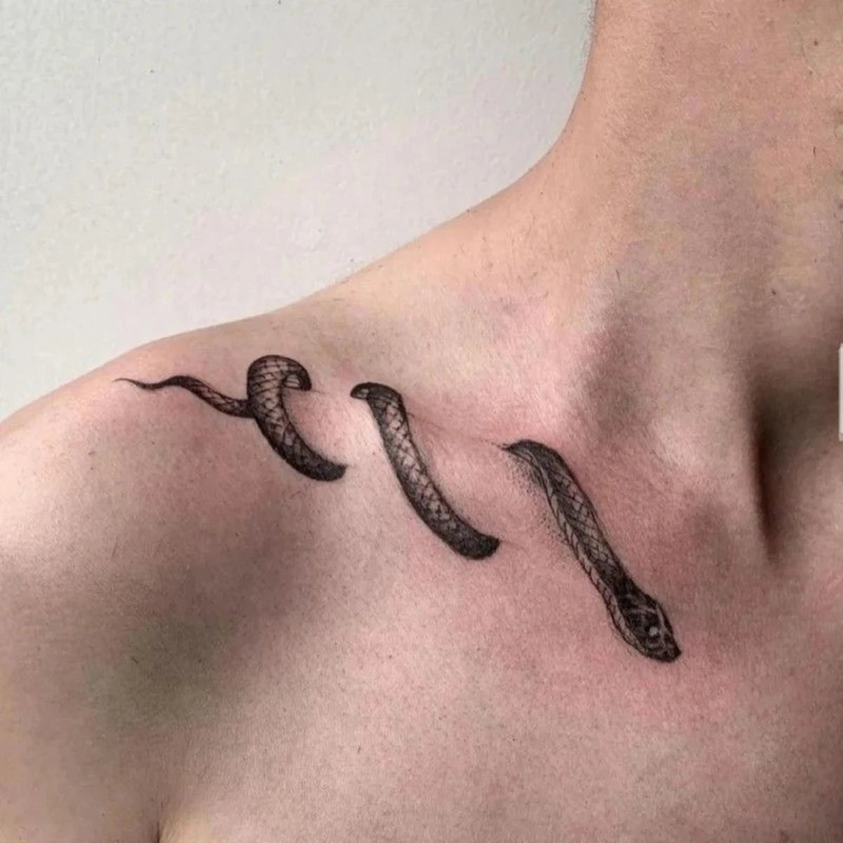 Dospita  -  1 Sheet Snake Clavicle Tattoo Sticker Waterproof Lasting Temporary Tattoo