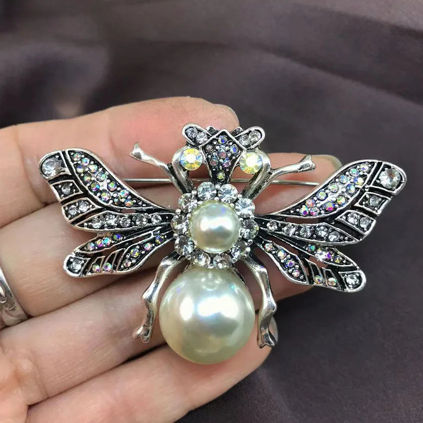 Dospita Antique Decorative Style Women Luxury Brooch Color Rhinestones Exquisite Butterfly Bee Brooch High Quality Jewelry