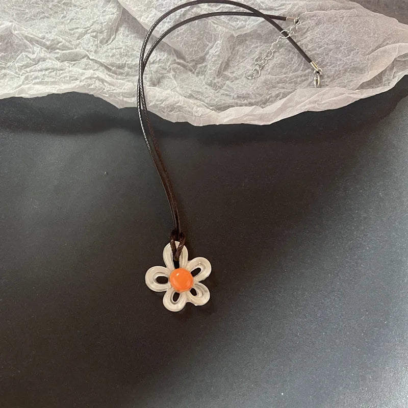 Dospita  -  Delicate Flower Charm Necklace Hollow Flower Pendant Necklace with Adjustable Knot Resin Material Perfect for Wedding Dropship