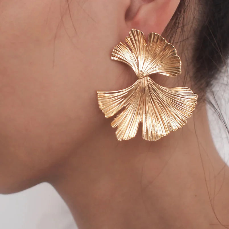 Dospita  -  Fashion Hollow Gold Color Metal Earrings for Women Large Exaggerated Flower Stud Earrings Jewelry Gifts Wholesale