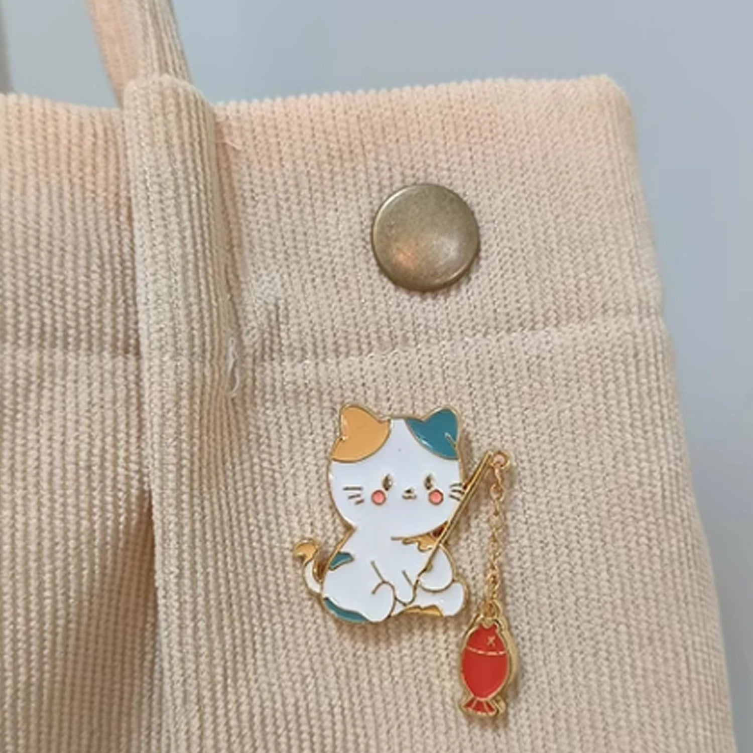 Dospita New Fashion Creative Cat Fishing Design Metal Enamel Brooch Cartoon Cute Animal Badge Pin Best Friend Gift Jewelry Accessories