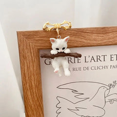 Dospita 3D Cute Cat Animal Brooch White Cat Brooches Holding a Branch Cat Hug Tree Brooch Three-dimensional Lapel Pins Bag Decoration