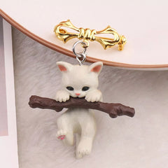 Dospita 3D Cute Cat Animal Brooch White Cat Brooches Holding a Branch Cat Hug Tree Brooch Three-dimensional Lapel Pins Bag Decoration