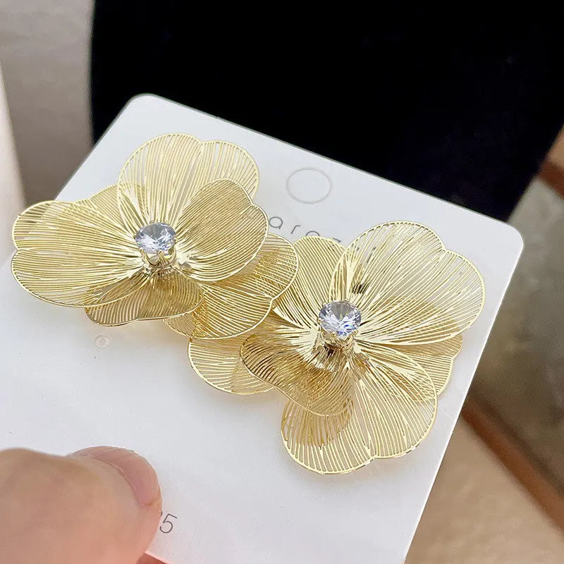 Dospita  -  Fashion Hollow Gold Color Metal Earrings for Women Large Exaggerated Flower Stud Earrings Jewelry Gifts Wholesale