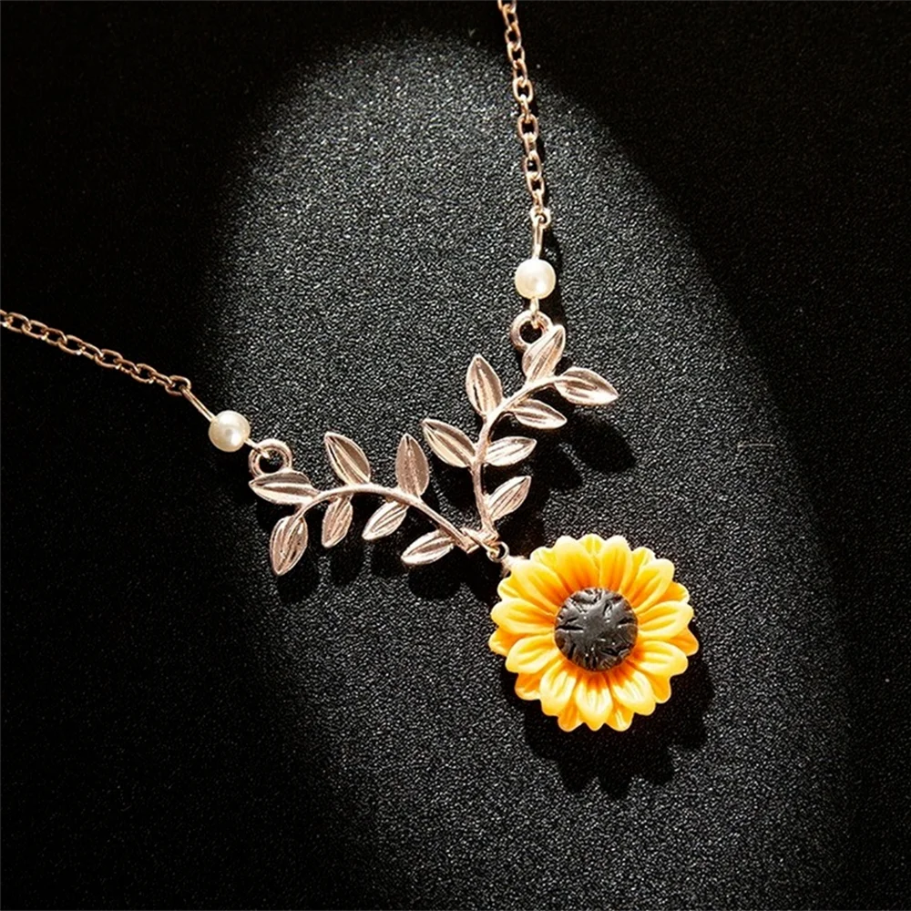 Dospita Pearl Sunflower Pendant Necklaces Fashion Jewelry Cute Leaves Plant Choker Necklaces for Women Lady Girl Charm Gift