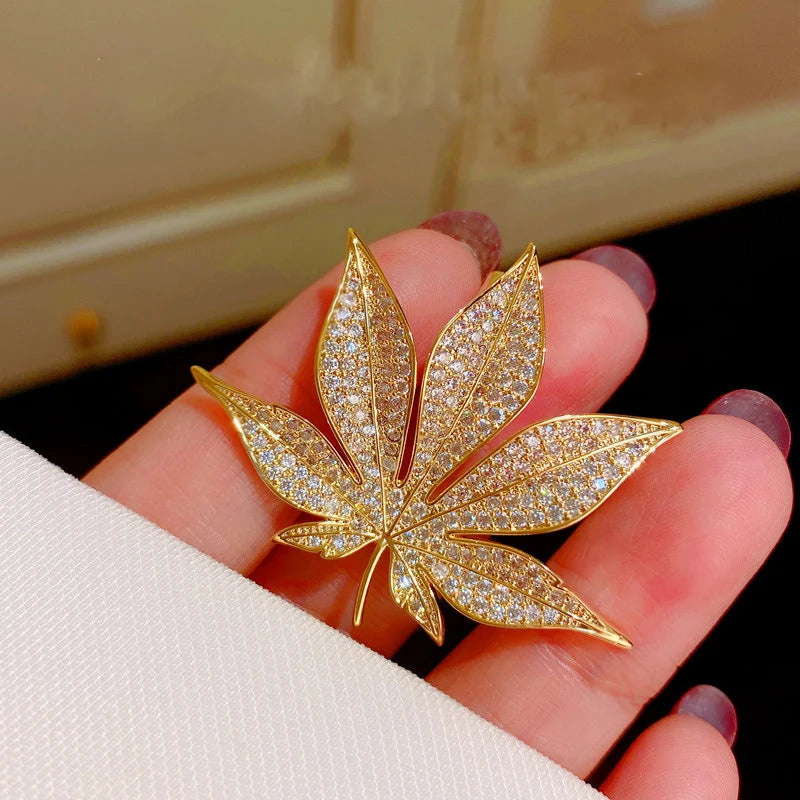 Dospita New Metal Maple Leaf Rhinestone Brooches For Women Fashion Elegant Versatile Clothing Accessories Safety Pins