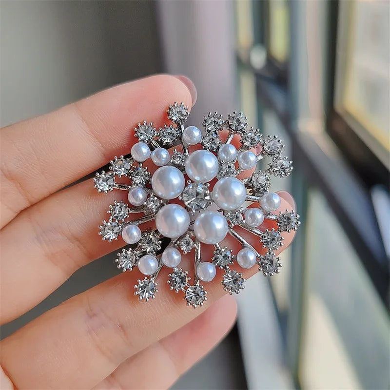 Dospita Christmas Snowflake Pearl Crystal Rhinestone Clothing Brooches Jewelry Round Bouquet Brooch Luxury Versatile Lapel Pin for Wome