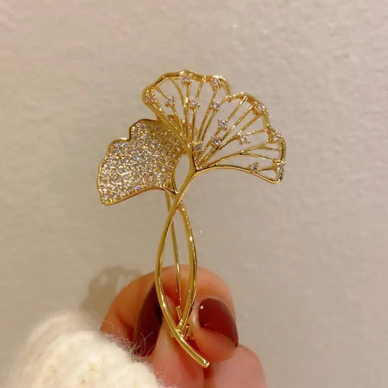 Dospita Retro Elegant Ginkgo Leaf Brooches For Women Fashion Rhinestone Flower Plant Lapel Pins Wedding Party Corsage