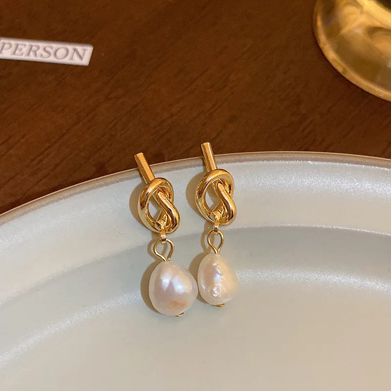 Dospita  -  New French Elegant Gold Color Bean Spliced Flat Pearl Earrings for Korean Fashion Jewelry Party Women's Sweet Accessories