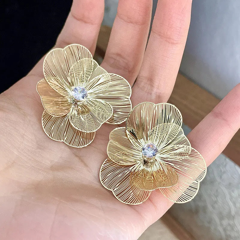 Dospita  -  Fashion Hollow Gold Color Metal Earrings for Women Large Exaggerated Flower Stud Earrings Jewelry Gifts Wholesale