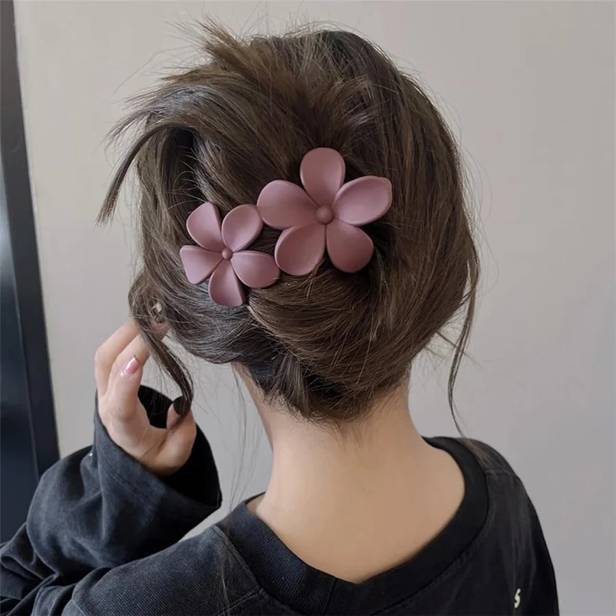 Dospita 4Pcs flower Hair Clips Matte French Hair Barrette Black Floral Hairpins Hair Claw Clips Non-Slip Hair Clamps Grab Elegant Hair A