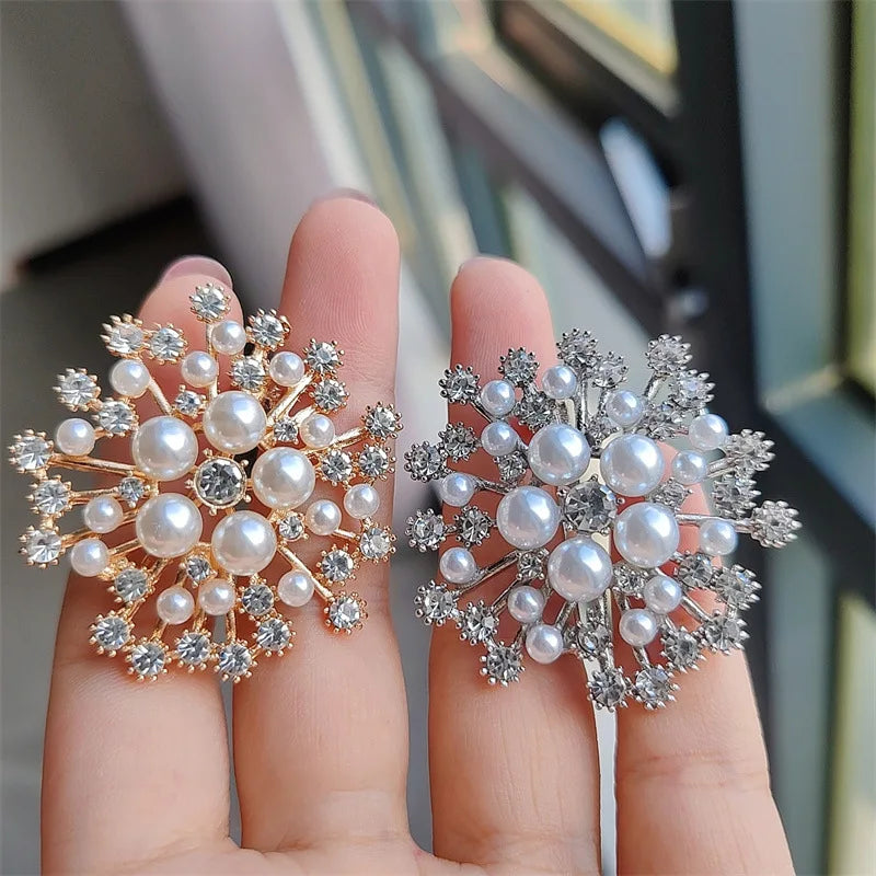 Dospita Christmas Snowflake Pearl Crystal Rhinestone Clothing Brooches Jewelry Round Bouquet Brooch Luxury Versatile Lapel Pin for Wome