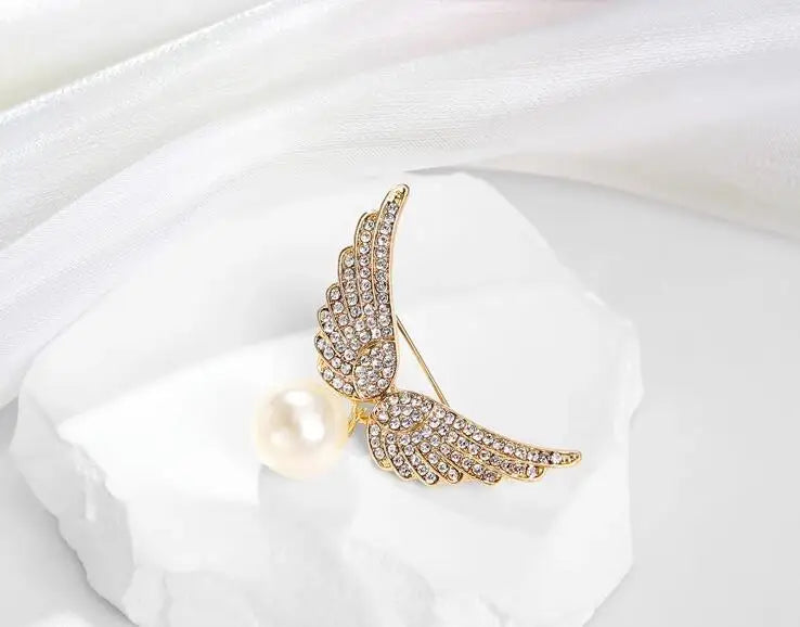 Dospita Temperament Angel Wings Brooches Pins Women's Exquisite Round White Pearl Pin Corsage Accessories Charm Clothing Wear Gifts