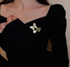 Dospita Trendy Butterfly Green Crystal Brooches Elegant Pearl Little Insect Brooch Pin For Women Girl Clothing Accessories Jewellry Gift