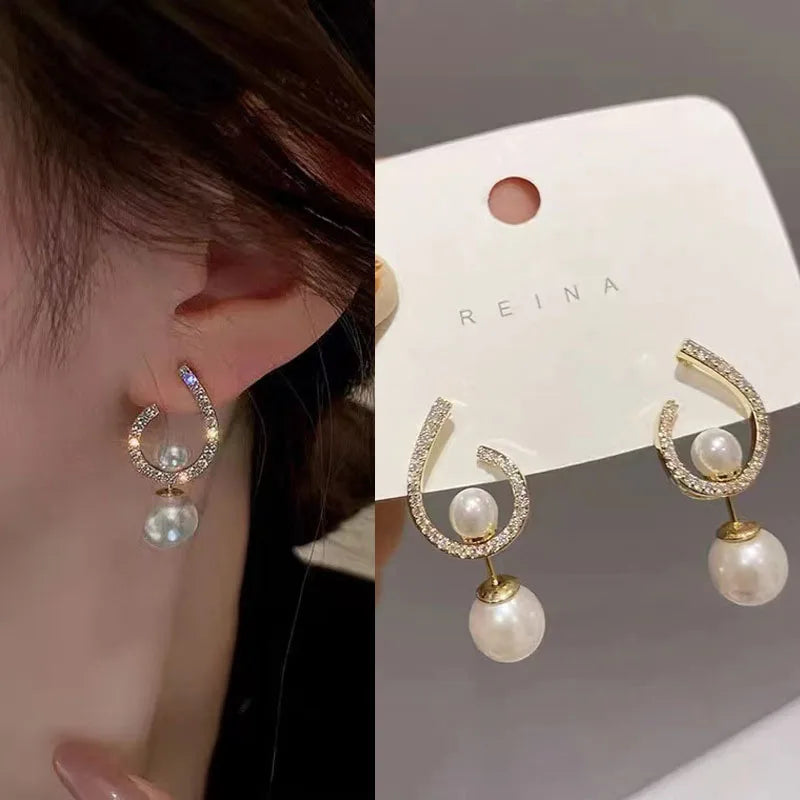 Dospita  -  New Bright Crystal Luxury Korean Unusual Claw Stud Earrings Ear Piercing Hook Irregular Pearl Christmas Jewelry Gift