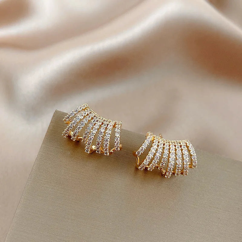 Dospita  -  New Bright Crystal Luxury Korean Unusual Claw Stud Earrings Ear Piercing Hook Irregular Pearl Christmas Jewelry Gift