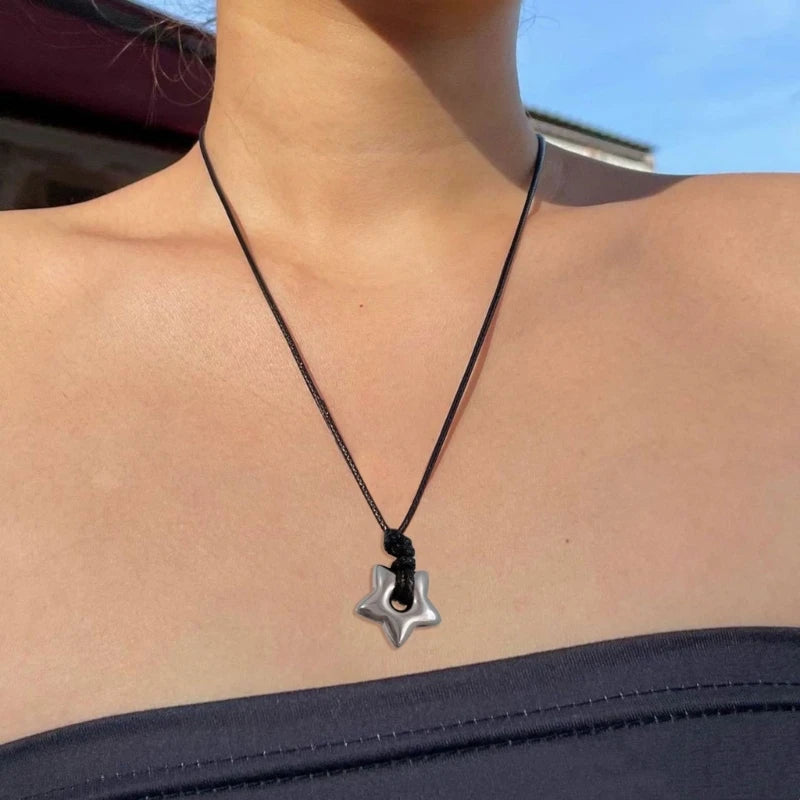 Dospita  -  Hollow Five-pointed Star Necklace Female Temperament Clavicle Chain High