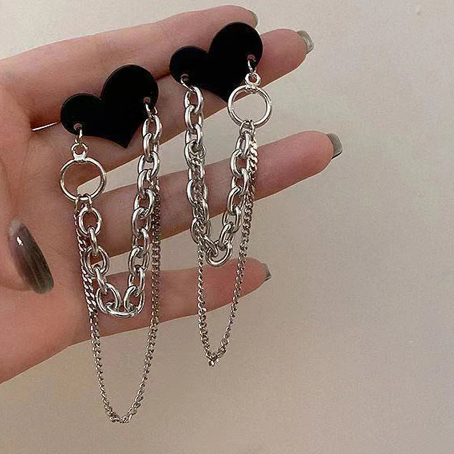 Dospita Vintage Black Heart-Shape Earrings New Trendy Long Chain Simple Personality Hi-Hop Cool Girl Earrings Daily Accessories