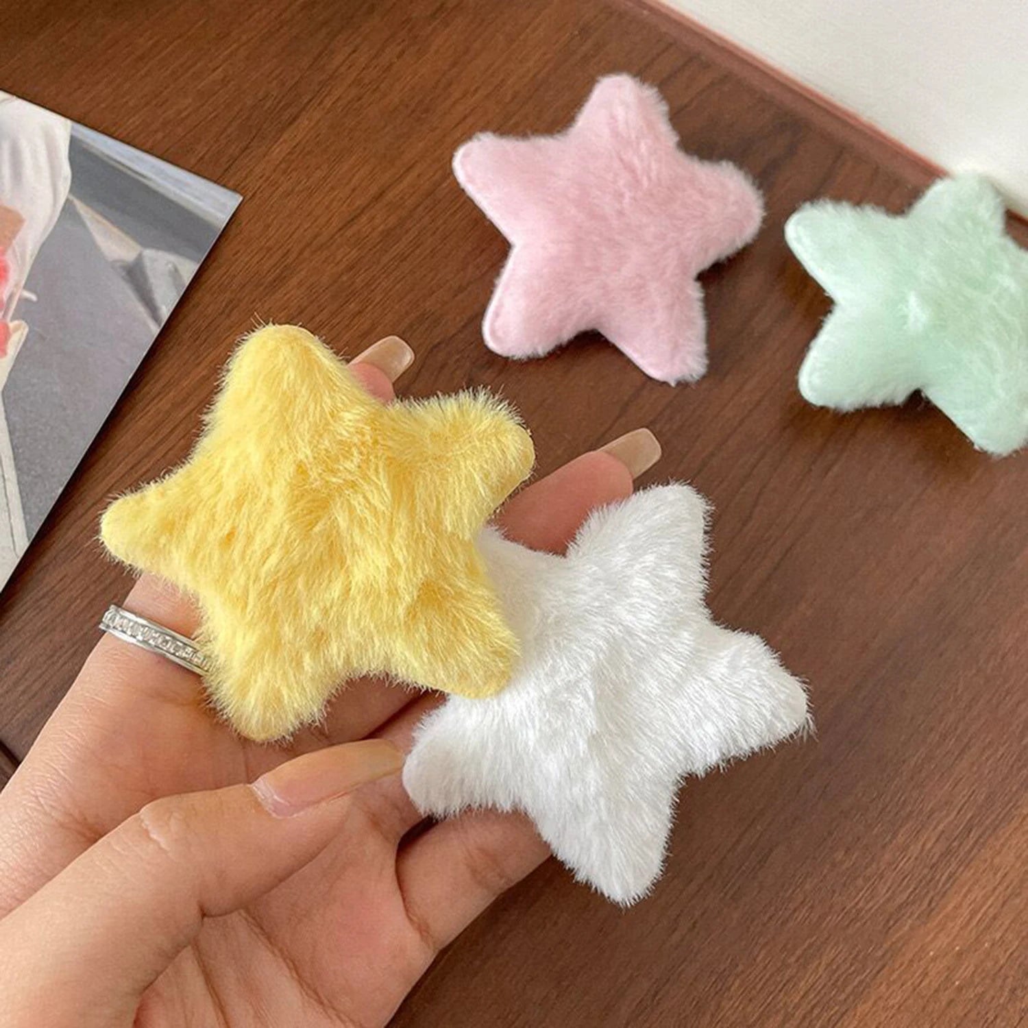 Dospita Plush Star BB Hair Clips Women Grils Cute Metal Star Hair Clips Side Barrettes Hair Grip Y2K Hair Accessories Headwear