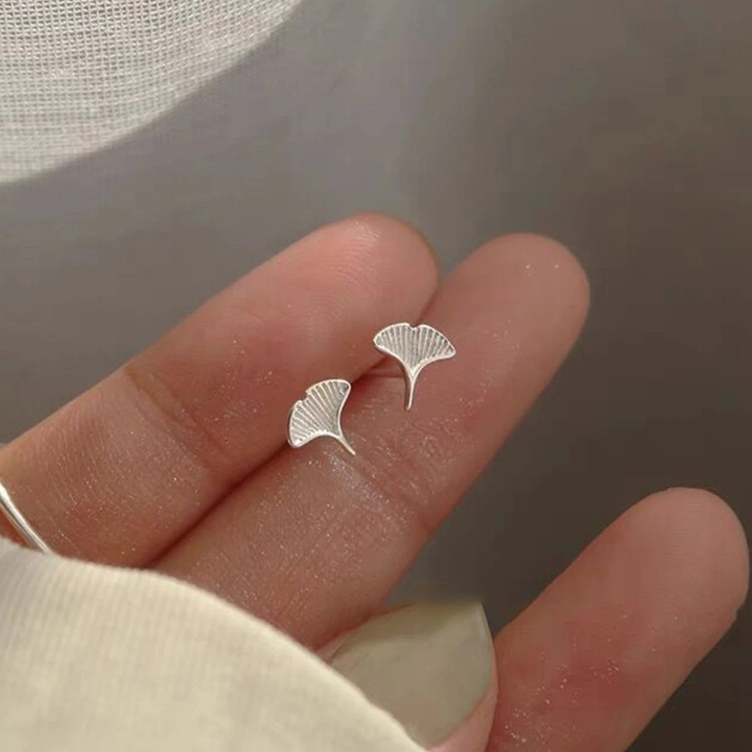 Dospita New Hot Chinese Style Ginkgo Leaf Earrings Temperament Simple Personality Fashion Earrings