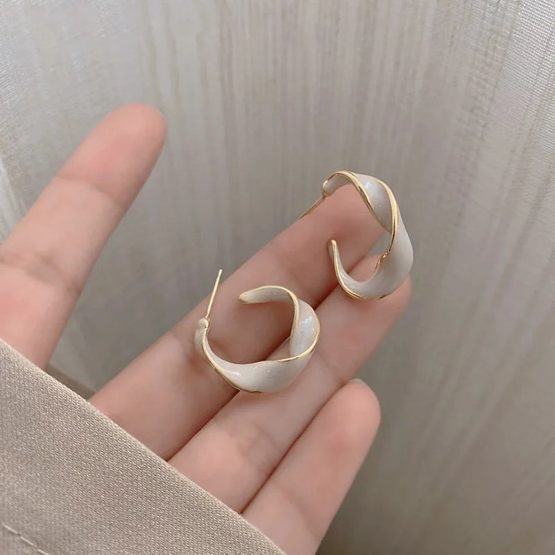 Dospita  -  Acrylic hoop earrings women new fashion stud earrings retro trend stud earrings women trend twist elegant ring earrings