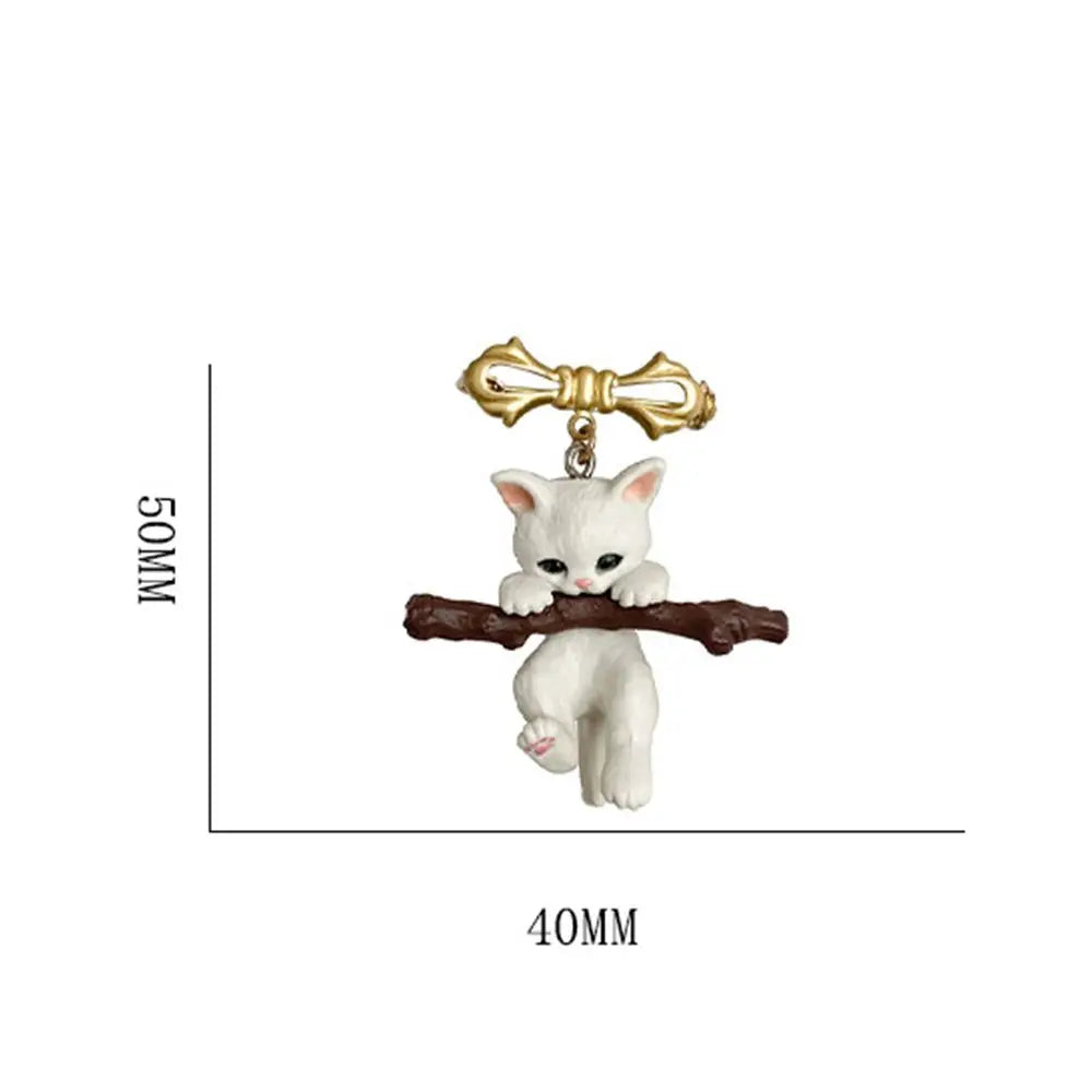 Dospita 3D Cute Cat Animal Brooch White Cat Brooches Holding a Branch Cat Hug Tree Brooch Three-dimensional Lapel Pins Bag Decoration