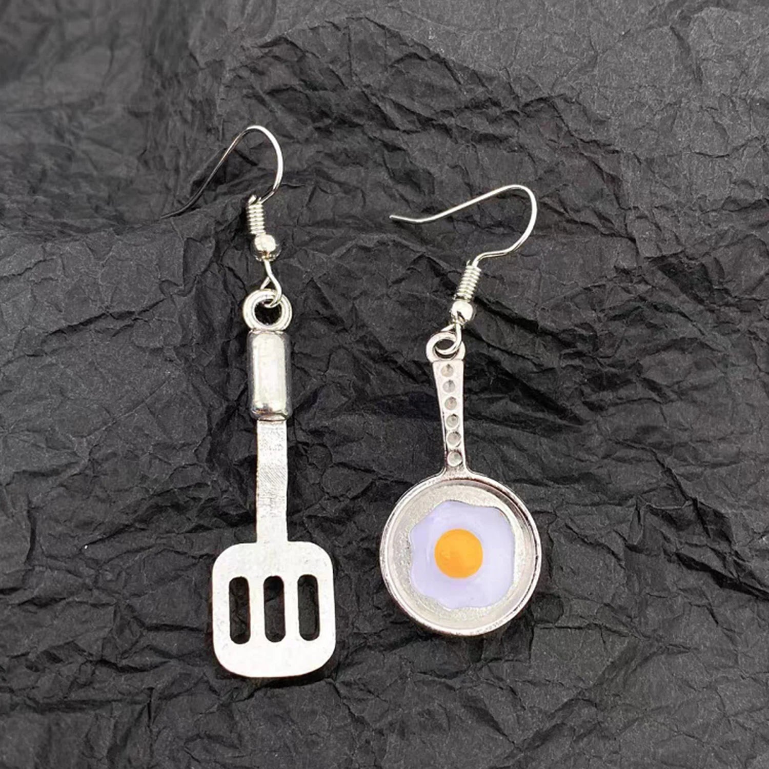 Dospita 1 Pair Funny Asymmetric Shovel Pan Fried Egg Enamel Drop Earrings Women's Fashion Aesthetics Jewelry For Wife's Gift