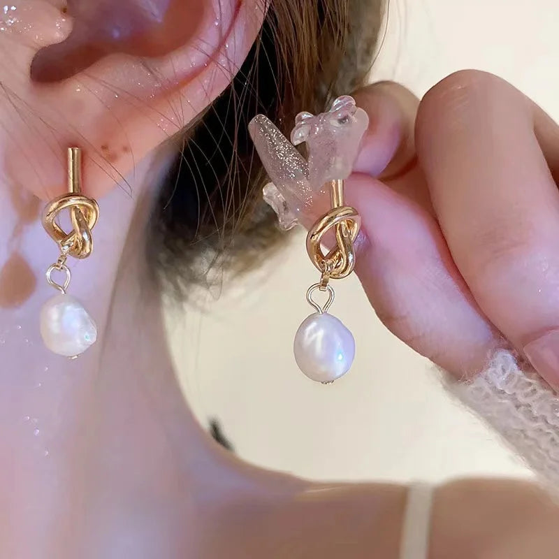 Dospita  -  New French Elegant Gold Color Bean Spliced Flat Pearl Earrings for Korean Fashion Jewelry Party Women's Sweet Accessories