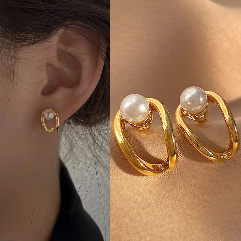 Dospita  -  New Bright Crystal Luxury Korean Unusual Claw Stud Earrings Ear Piercing Hook Irregular Pearl Christmas Jewelry Gift