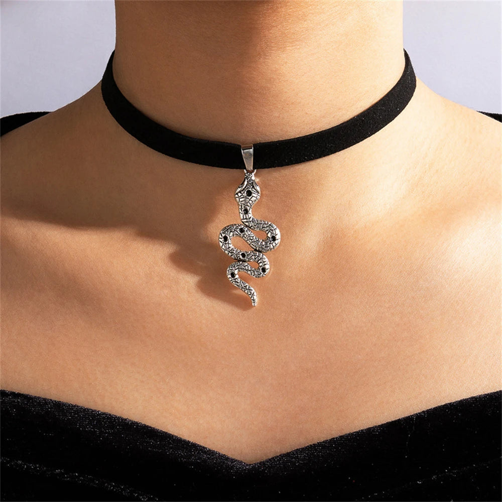 Dospita Vintage Punk Snake Pendant Necklace With Diamond Gothic Black Velvet Suede Choker Necklace For Women Girls Party Anklet Jewelry