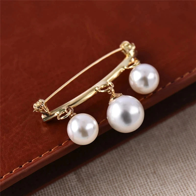 Dospita Exquisite Elegant Brooches Three Pearl Brooch Pins for Women Simple Sweater Coat Summer Dress Pearl Pin Fixed Clothing