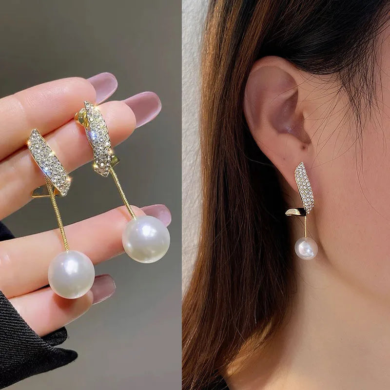 Dospita  -  New Bright Crystal Luxury Korean Unusual Claw Stud Earrings Ear Piercing Hook Irregular Pearl Christmas Jewelry Gift