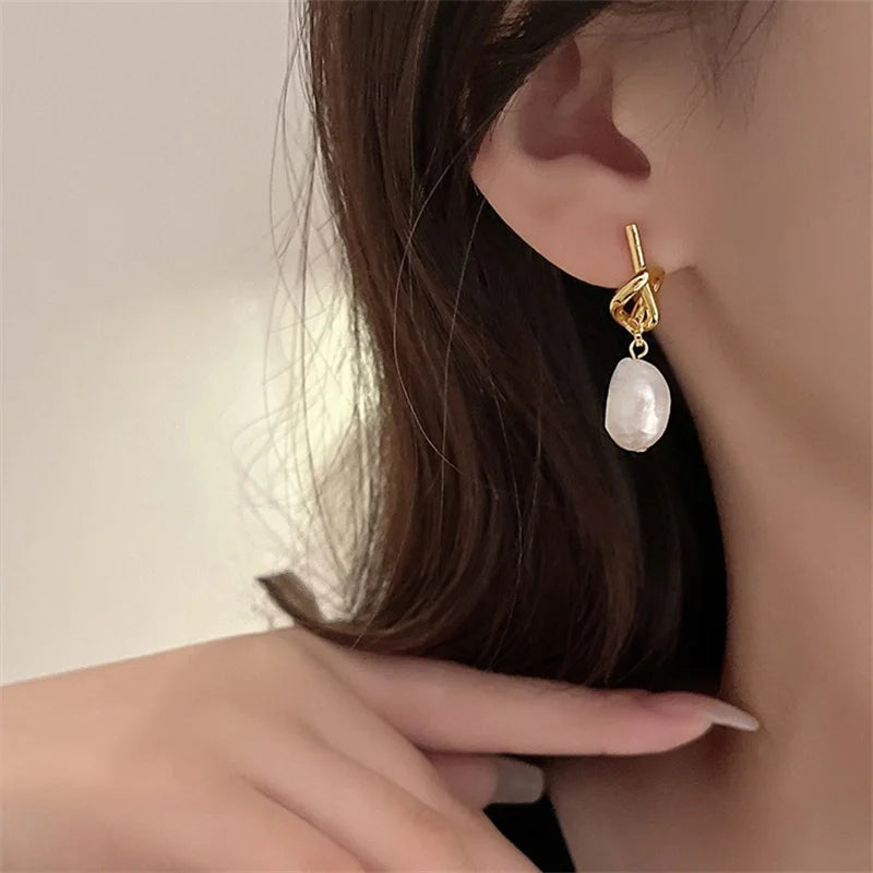 Dospita  -  New French Elegant Gold Color Bean Spliced Flat Pearl Earrings for Korean Fashion Jewelry Party Women's Sweet Accessories